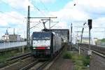 ES 64 F4-288 mit einem gemischten KLV-Zug auf den Weg nach Norden am Nachmittag des 24.05.14 in Ludwigshafen (Rhein) Mitte.