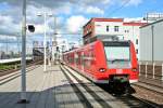 425 220-1 als S3 nach Bruchsal am Nachmittag des 24.05.14 beim Verlassen des Bahnhofs Ludiwgshafen (Rhein) Mitte.