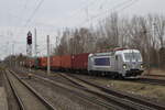 Hier befindet sich Metrans 383 440 (neu) mit ihren Containerzug auf dem Weg nach Hamburg Waltershof.