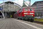 D-DB 218 425-7 fuhr am 18.10.2025 mit ihrem RE 2 nach Bad Kleinen (WK). Hier bei der Ausfahrt aus dem Lübecker Hbf (AL).