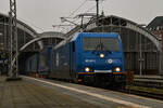 D-EGP 185 303-5 fuhr am 21.12.2025 mit ihrem KLV-Güterzug (Walter-Zug) durch den Lübecker Hbf (AL).
185 303-5 ist die erste Lok der Baureihe 185 die sich im besitz der EGP befindet. 