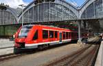 623 530-2 und 623 024-6 machen sich am 17.6.2017 als RE4 (RE13089) von Lübeck Hauptbahnhof nach Bad Kleinen im Startbahnhof auf den Weg.