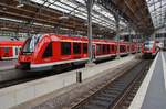 623 016-2 und 623 517-9 stehen am 25.6.2017 als RE4 (RE13089) nach Bad Kleinen im Lübecker Hauptbahnhof bereit.