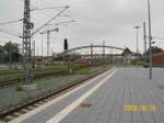 Lbeck Hbf am 26.08.08 mit Blick auf die im Bau befindliche Meierbrcke, die neue Oberleitung welche in fnf Wochen zwecks Testfahrten das erste mal Strom fhren wird, ein 628er und rechts das Stellwerk.