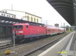 143130 mit einer RB in Lutherstadt Wittenberg am 14.07.2004 (dahinter das Bahnhofsgebude)