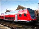 Dieser schicke 766.1 Steuerwagen steht an der Spitze des RE5 nach Rostock. Lutherstadt Wittenberg, 15.01.07