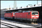 DB 143221 und 143516 warten im HBF Magdeburg am 27.2.2005 auf ihren nächsten Einsatz.