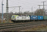193 784-6 zieht Container durch Magdeburg Hbf Richtung Braunschweig.
