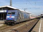 101 102-2  Wir Menschen sind alle gleich  mit IC 2035 nach Leipzig auf Gleis 7 in Magdeburg Hbf. Fotografiert am 18.09.2009.