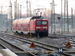 Warten auf neue Einsätze im RE Verkehr rund um Magdeburg mit 143 349 9 am 18.01.2015 im Magdeburger HBF