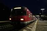 420 833-6 als S8 von Wiesbaden ber Mainz Hbf nach Offenbach Ost am Abend des 04.10.13 beim kurzen Halt im Personenbahnhof Mainz-Bischofsheim.
