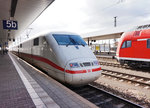 401 XXX als ICE 1091 (Berlin Ostbahnhof - Frankfurt (Main) Hbf - München Hbf), am 29.3.2016 bei der Abfahrt in Mannheim Hbf.