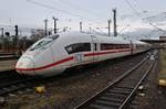 407 004-1 verlässt am 27.12.2017 als ICE914 von Stuttgart Hauptbahnhof nach Dortmund Hauptbahnhof den Mannheimer Hauptbahnhof.