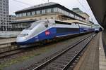 310 027-2 wartet am 27.12.2017 als TGV9552 von Frankfurt(Main) Hauptbahnhof nach Paris Est im Mannheimer Hauptbahnhof auf Abfahrt.