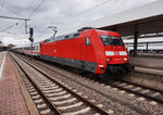 101 072-7 hält am 28.03.16, mit IC 2597 (Hamburg Hbf - Kassel-Wilhelmshöhe - Frankfurt (Main) Süd - Karlsruhe Hbf) in Mannheim Hbf.