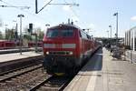 MEMMINGEN, 29.04.2025, DB 218 411-7 als IC 2012 nach Ulm Hbf bei der Einfahrt in den Bahnhof Memmingen