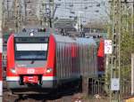 422 027-3 und eine weitere Einheit als S8 aus Hagen bei der Einfahrt in den Endbahnhof Mnchengladbach Hbf 6.4.10