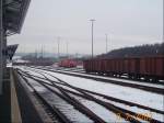 Blick ber den Regionalbahnsteig und Rangierteil des ICE Bahnhofes Montabaur.