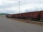 DB Schenker Rail Tonerde Wagen am 14.06.14 in ICE Bahnhof Montabaur von einer Öffentlichen Nebenstraße aus Fotografiert