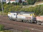 Da steht die schon mächtige HRS G18 von Vossloh/4185 027-6 mit einem Bauzug in Neckarelz neben der V320 028 von SGL und wirkt fast schmächtig gegen die Ludmilla.