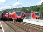 Ein Treffen von Regionalbahn nach Stuttgart (BR 146.2 ganz links), S-Bahn nach Osterburken (ET 425 Mitte) und S-Bahn nach Mosbach (Baden) (rechts) in Mosbach-Neckarelz am 18.08.2008.