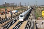 Nachschuss auf 808 009-5  Riesa , als dieser am Nachmittag des 28.03.2020 als ICE 276 (Basel Bad Bf - Berlin Ostbahnhof) im Bahnhofsbereich von Müllheim (Baden) an den dortigen Baustellen vorbei