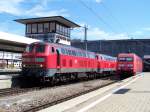 Eine Dotra 218 bei der Ausfahrt aus Mnchen Hbf. Rechts, eine 101 mit einem IC nach Karlsruhe Hbf. Aufgenommen am 15.August 2007 in Mnchen Hbf.