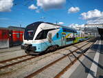 Ein Zug von der Westbahn AT steht am 2. August 2022 gegen 17:38 Uhr in München Hbf.