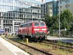 218 405 der Südostbayernbahn weilte nach getaner Arbeit in München Hauptbahnhof am 10.7.13 vor dem Prellbock.