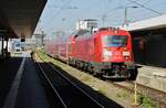 Die 102 004, eine der 6 von DB Regio Oberbayern bei Škoda für den Einsatz vor dem München-Nürnberg-Express beschafften Lokomotiven des Typs 109 E, trifft am 07.09.2023 im