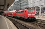 111 123-6 verlsst mit dem Mnchen-Salzburg-Express am 16.03.2011 Mnchen Hbf von Gleis 11.