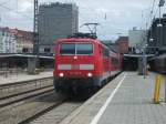111 148 steht am 30.Juli 2012 mit der RB 59515 nach Mittenwald im Münchner Hbf.