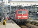 111 167-3 steht hier mit einer RB Richtung Garmisch-Partenkirchen in München Hbf am 22.09.2013.