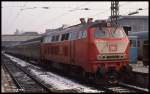 218348 steht am 22.1.1991 um 14.52 Uhr abfahrbereit im HBF München vor dem E 3439 nach Bayerischzell.