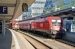 Während 1116 104 mit dem EC 216 nach Stuttgart den Münchner Hbf verlässt wartet 1116 063 mit einem Railjet am 10.05.25 auf die Abfahrt. 