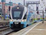Ein Stadler Kiss der WestBahn fährt als WB962 aus Wien Westbahnhof, weiter nach Stuttgart Hauptbahnhof am 23.12.2025 in den Münchner Hauptbahnhof ein.