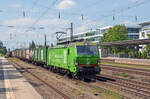 193 281 der TX Logistik schleppte am 11.06.25 einen gemischten KLV-Zug vorbei am Münchner Heimeranplatz Richtung Ostbahnhof.