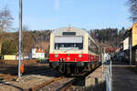 VT 128 wartet als SAB 88202 in Münsingen auf die Abfahrt nach Schelklingen (21.12.2025)