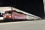 120 143 und 120 144 der Schl�� Eisenbahn Logistk mit ihrem Rheingold aus der Schweiz beim vorletzten Halt auf dem Weg nach Rheine im M�nsteraner Hauptbahnhof kurz vor Mitternacht am 24.