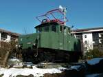 Denkmallokomotive E 69.04 vor dem Bahnhof Murnau, fotografiert am 16.02.2011 im Bahnhof Murnau