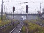 Das westliche Gleisvorfeld mit den Ausfahrtssignalen von Gleis 1 und 2 Richtung Bad Ksen, in Naumburg (Saale) Hbf; 21.10.2007