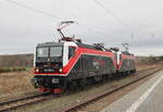 EBS 143 056-0 + 143 124-6 als Tfzf Richtung Bad Kösen, am 02.01.2024 in Naumburg (S) Hbf.