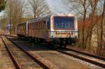 Diese beiden SWEG VB's stehen reichlich von Dosenknstlern versaut auf dem Bahnhof Neckarbischofsheim abgestellt. 13.4.2013