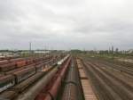 Blick auf den Güterbahnhof Neuss in Richtung Hafen. Hier herrschte heute toten Stille. An Werkstagen ist hier schon mehr los.

Neuss 19.06.2014