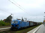 Die Elektrolokomotive 192 012 war Mitte Mai 2021 in Neustrelitz mit einem Güterzug unterwegs.