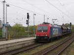 Am 28.04.2015 durcheilte die 482 035 von SBB-Cargo, vermietet an Raildox, mit einem Düngemittelzug den Bahnhof Neustrelitz.