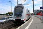 DBpbzfa 668.2 mit Zuglok 146 573-1 DB als leere IC-Garnitur fährt vom Haltepunkt Norddeich Mole in die Abstellung des Bahnhofs Norddeich. [26.7.2017 - 14:28 Uhr]