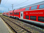Der RE 1  München-Nürnberg-Express  steht abfahrbereit in Nürnberg Hbf, 30.10.2023.