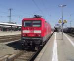 143 598-1 steht am 17. Mrz 2012 mit 10 n-Wagen als Fussballsonderzug zum Frankenstadion im Nrnberger Hbf.