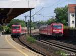 143 629-4 mit S2 Richtung Altdorf und 143 938-9 mit RB Richtung Neumarkt(Oberpfalz) an Station N�rnberg-Glei�hammer (23.05.2010)